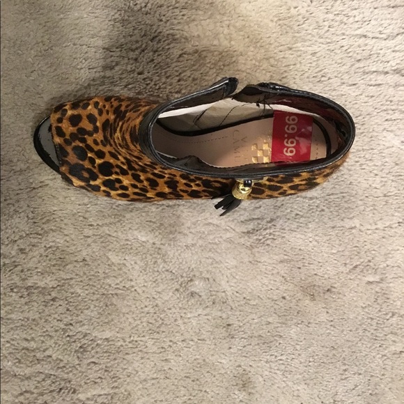 Vince Camuto Booties - Picture 5 of 6